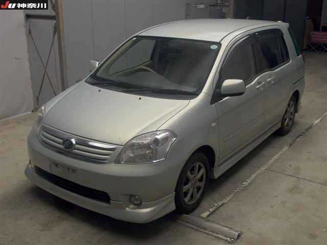 TOYOTA RAUM 2010