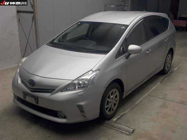 TOYOTA PRIUS ALPHA 2014