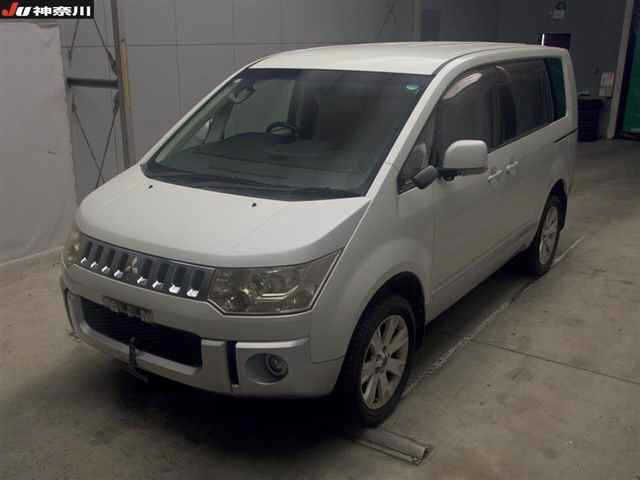 MITSUBISHI DELICA D5 2010