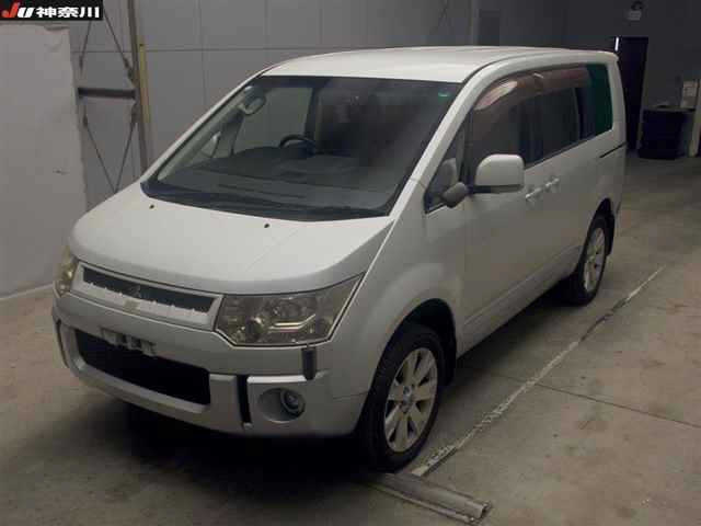MITSUBISHI DELICA D5 2010