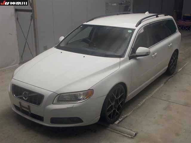 VOLVO V70 2010