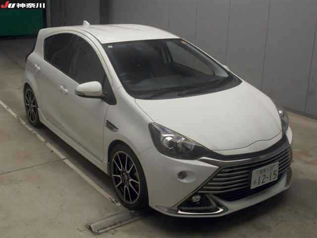 TOYOTA AQUA 2015