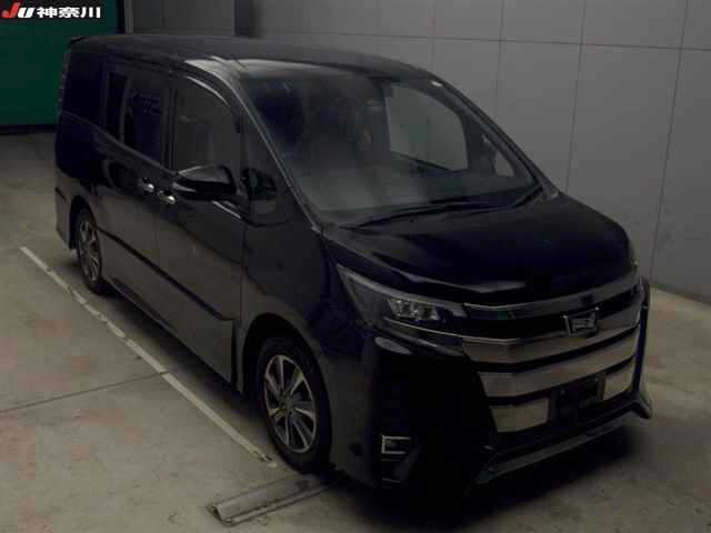 TOYOTA NOAH 2018