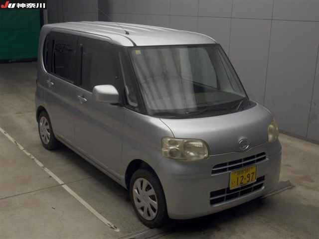 DAIHATSU TANTO 2010
