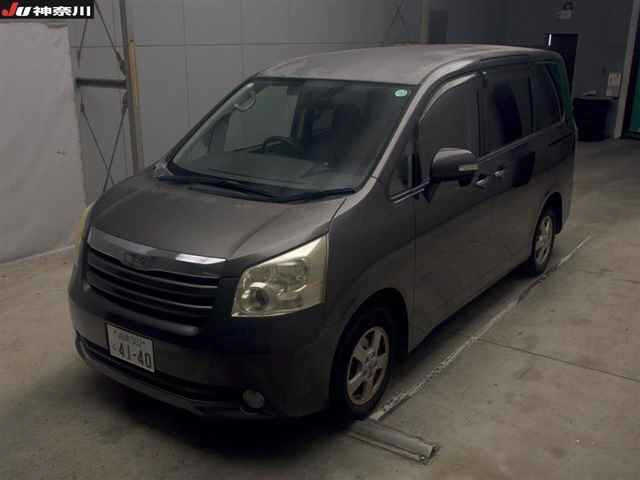 TOYOTA NOAH 2009