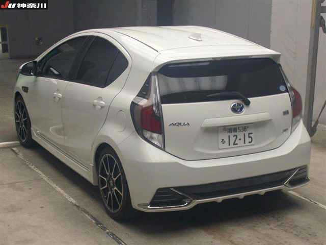 TOYOTA AQUA 2015