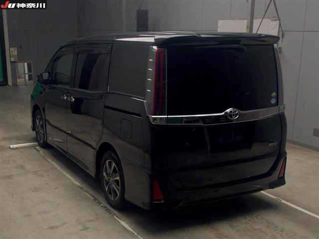 TOYOTA NOAH 2018