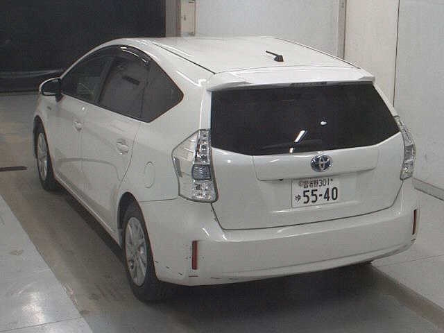 TOYOTA PRIUS ALPHA 2013
