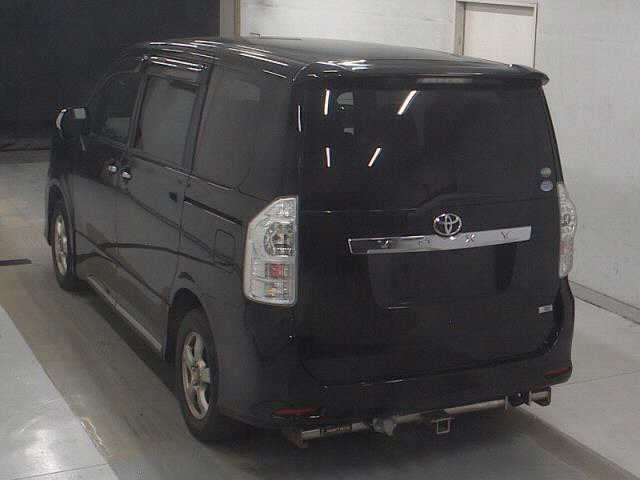 TOYOTA VOXY 2012