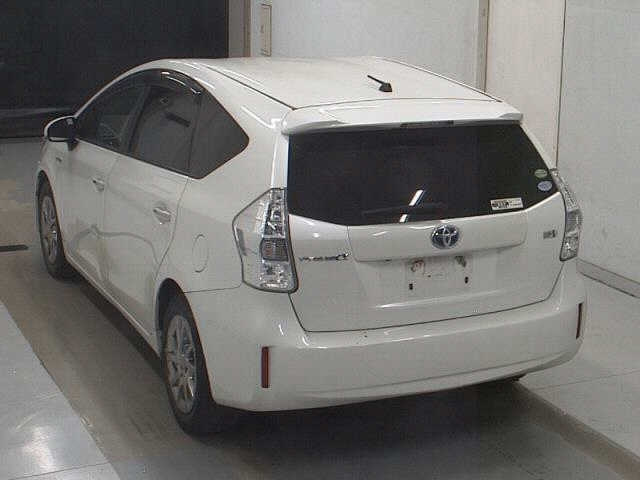 TOYOTA PRIUS ALPHA 2014