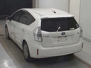 TOYOTA PRIUS ALPHA 2014
