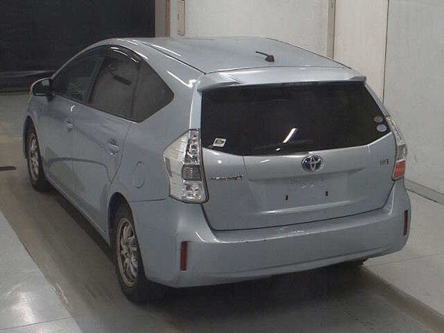 TOYOTA PRIUS ALPHA 2011