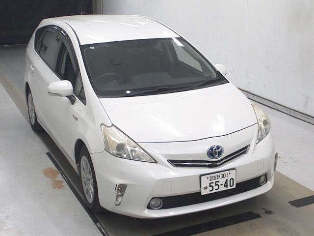 TOYOTA PRIUS ALPHA 2013