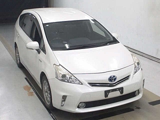 TOYOTA PRIUS ALPHA 2014
