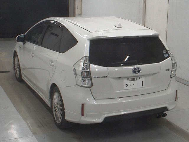 TOYOTA PRIUS ALPHA 2012
