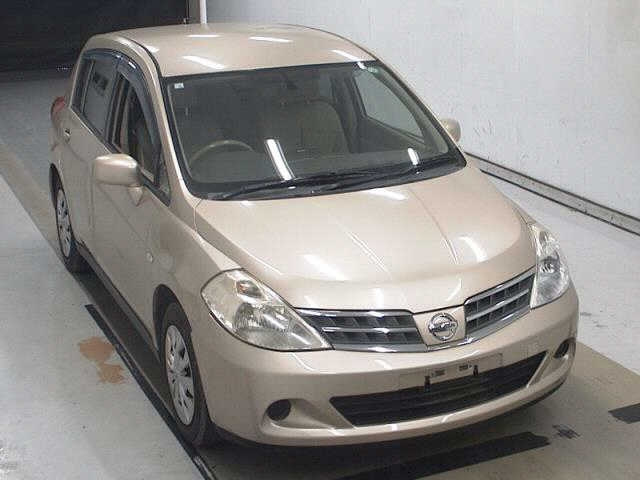 NISSAN TIIDA 2010