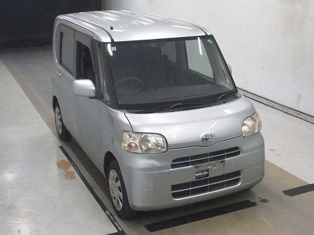 DAIHATSU TANTO 2011
