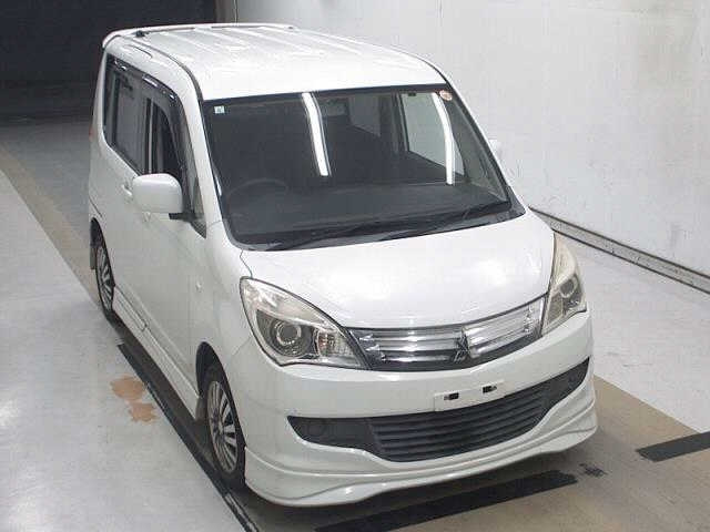 MITSUBISHI DELICA D2 2011