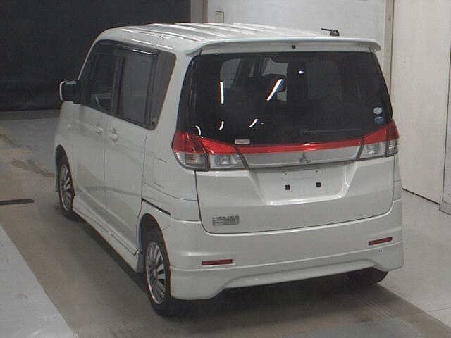 MITSUBISHI DELICA D2 2011