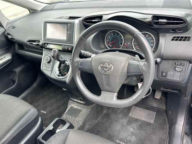 TOYOTA WISH 2010