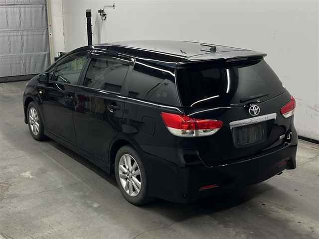 TOYOTA WISH 2010