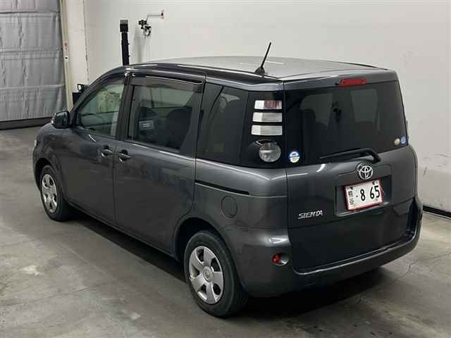 TOYOTA SIENTA 2010