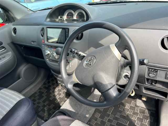TOYOTA SIENTA 2013