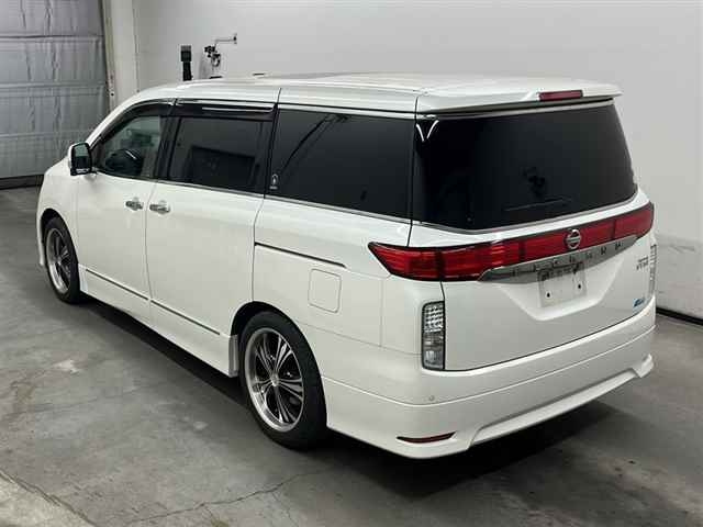 NISSAN ELGRAND 2010