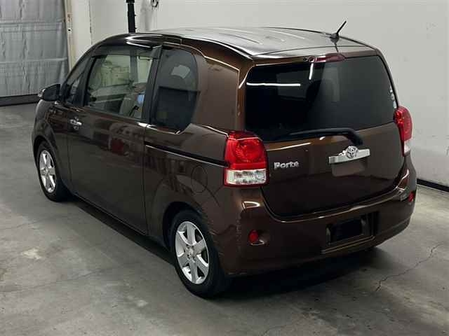 TOYOTA PORTE 2013