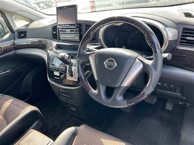 NISSAN ELGRAND 2010