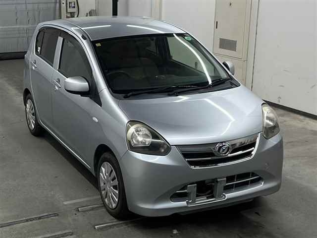 DAIHATSU MIRA E S 2012