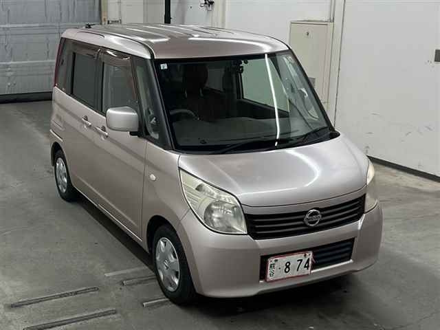 NISSAN ROOX 2013
