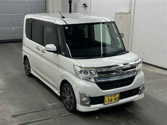 DAIHATSU TANTO 2015