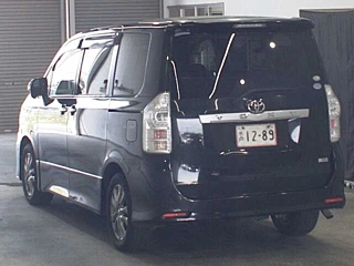 TOYOTA VOXY 2011