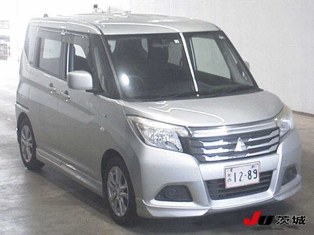 MITSUBISHI DELICA D2 2016