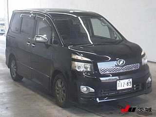 TOYOTA VOXY 2011