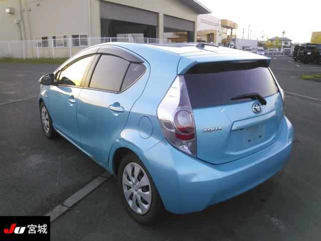 TOYOTA AQUA 2013
