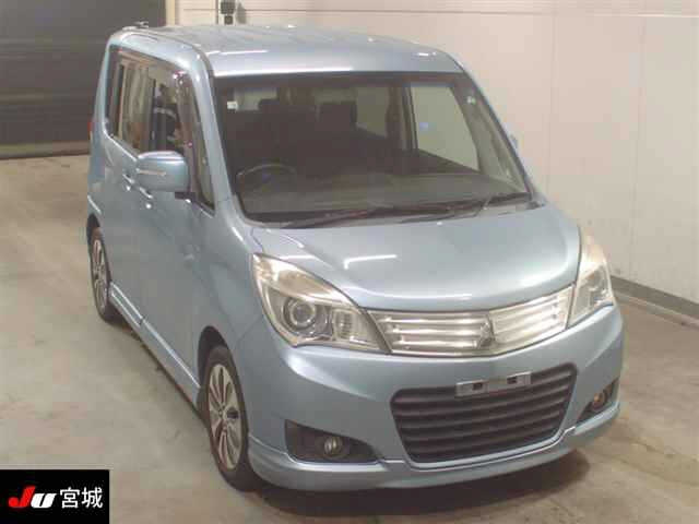 MITSUBISHI DELICA D2 2014