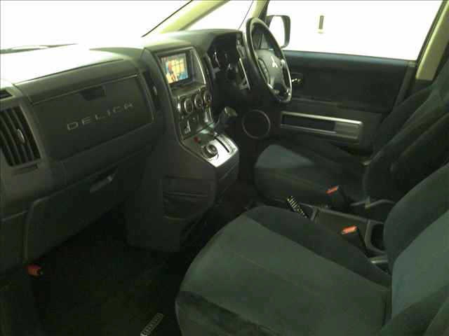 MITSUBISHI DELICA D5 2008
