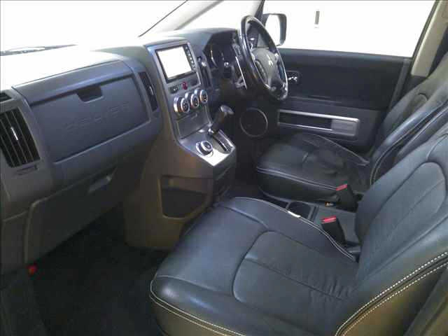 MITSUBISHI DELICA D5 2012