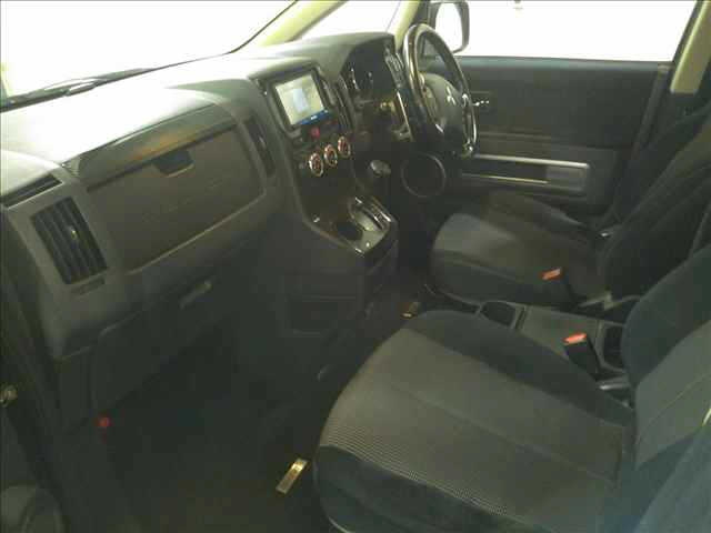 MITSUBISHI DELICA D5 2010