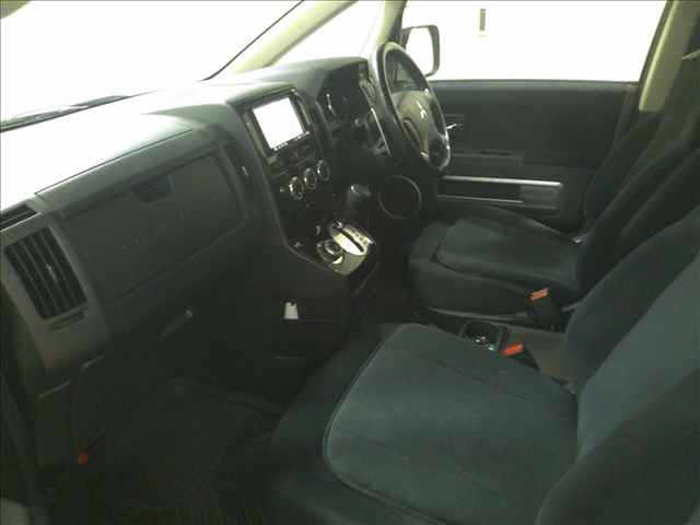 MITSUBISHI DELICA D5 2015