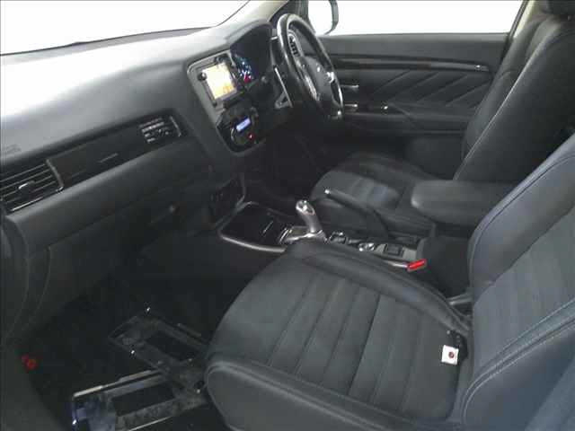 MITSUBISHI OUTLANDER PHEV 2016