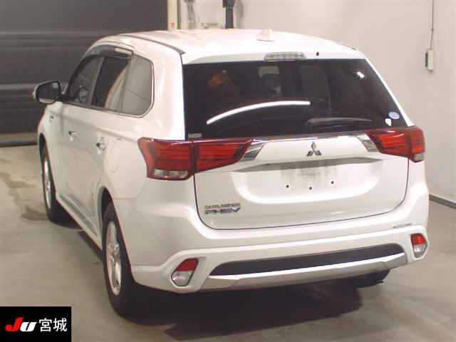 MITSUBISHI OUTLANDER PHEV 2016