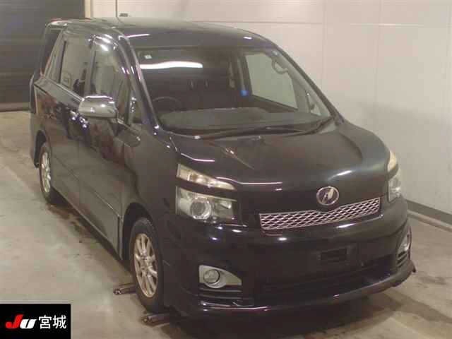 TOYOTA VOXY 2011