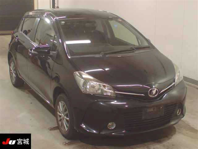 TOYOTA VITZ 2015