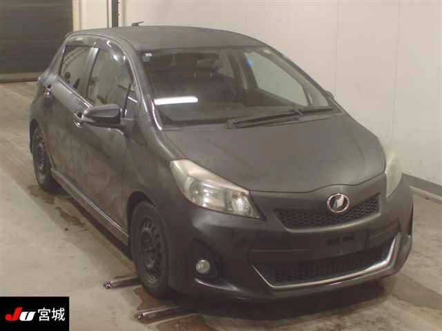 TOYOTA VITZ 2011