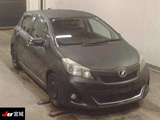 TOYOTA VITZ 2011