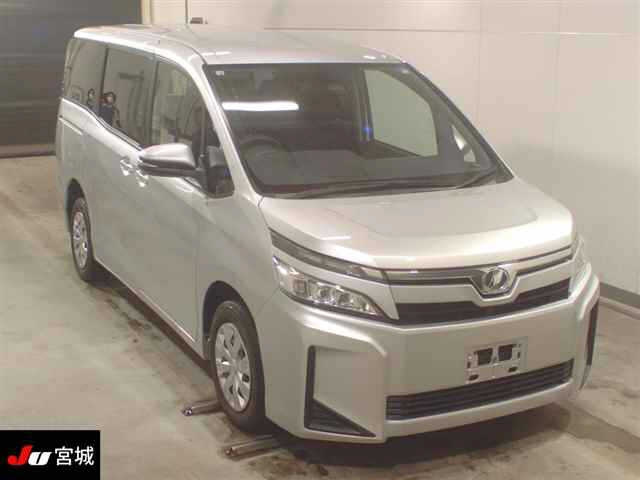 TOYOTA VOXY 2018