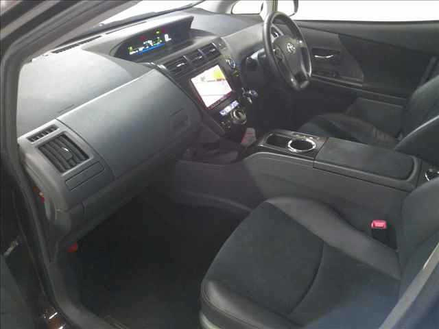 TOYOTA PRIUS ALPHA 2014